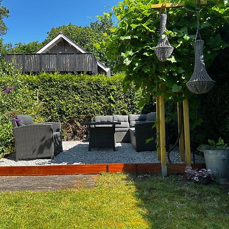 Dubbele chalet op recreatiepark Topparken op de Veluwe in Beekbergen met grote vrije tuin en eigen parkeerplaats Buitenkant foto