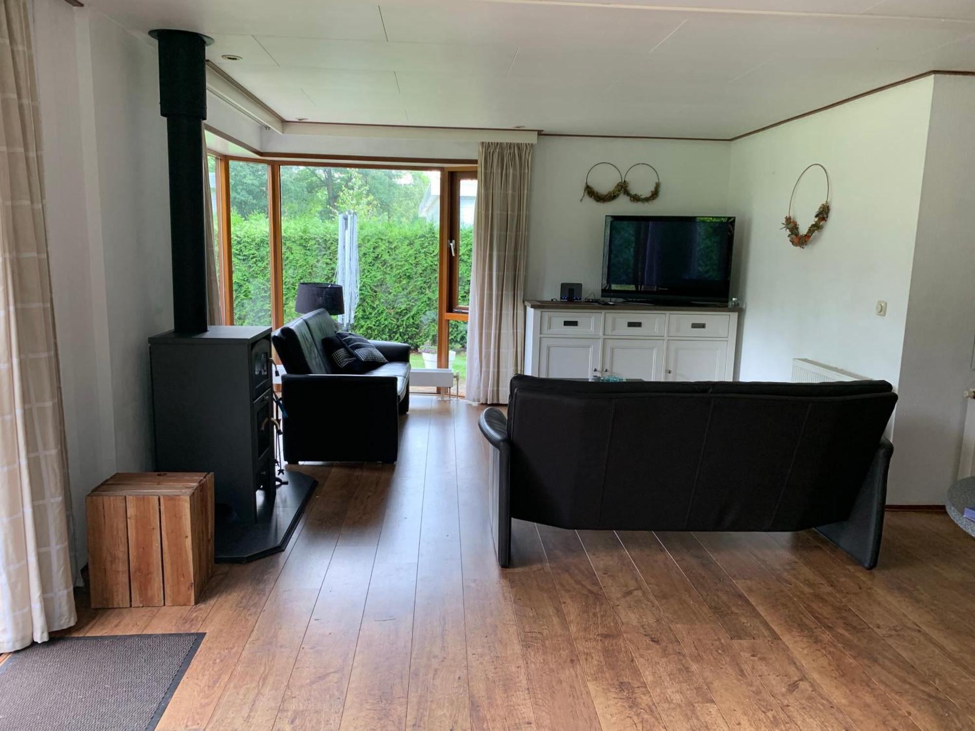 Dubbele chalet op recreatiepark Topparken op de Veluwe in Beekbergen met grote vrije tuin en eigen parkeerplaats Kamer foto
