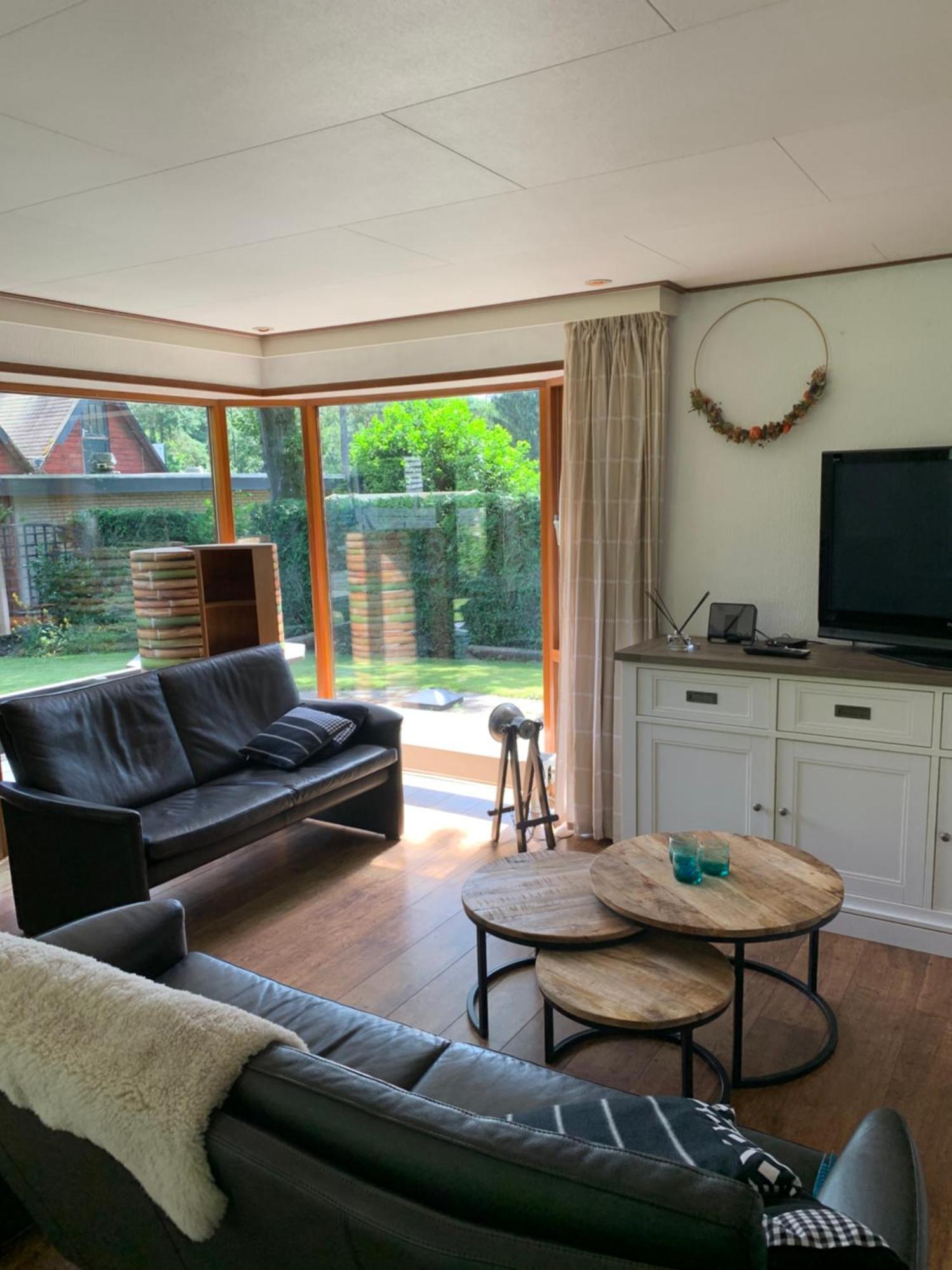 Dubbele chalet op recreatiepark Topparken op de Veluwe in Beekbergen met grote vrije tuin en eigen parkeerplaats Kamer foto